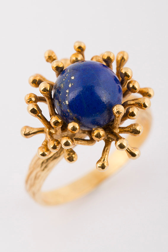 Gold ring with Lapis Lazuli