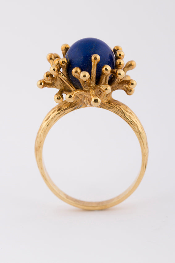 Gold ring with Lapis Lazuli
