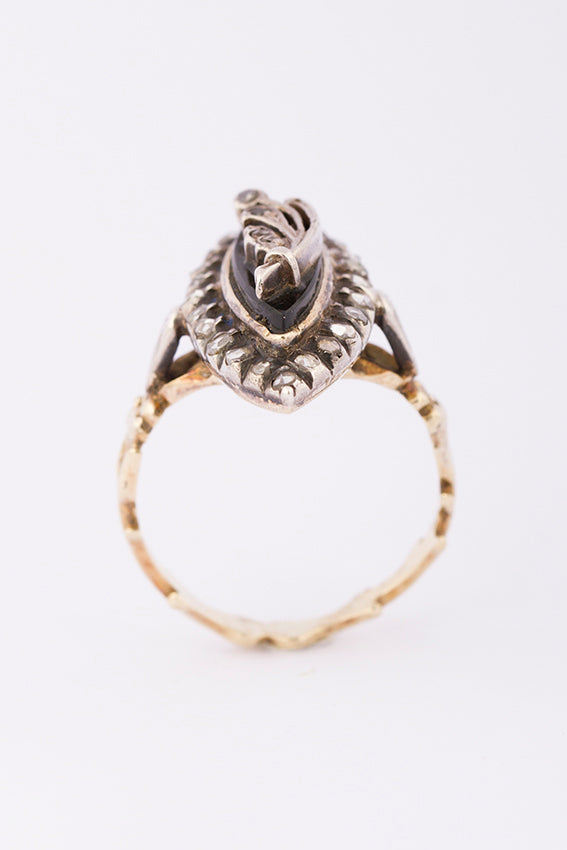 Markies ring met onyx en diamant in zilver gezet