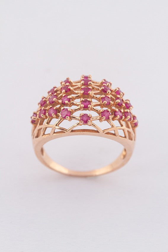 Gouden ring met robijnen