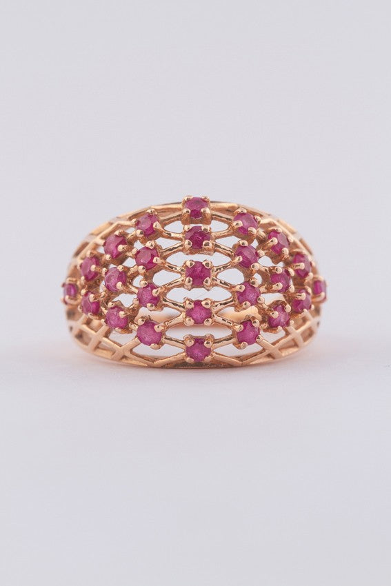 Gouden ring met robijnen