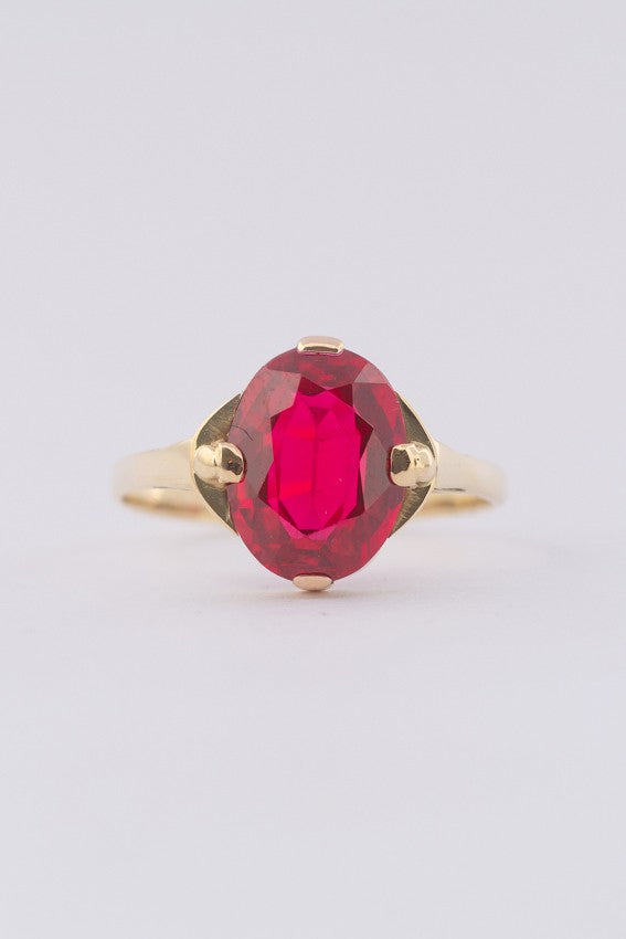 Gouden ring met robijn