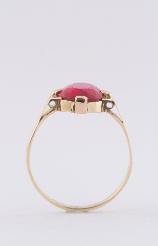 Gouden ring met robijn