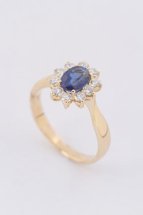 Gold entourage ring with sapphire and diamonds