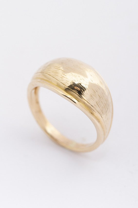 Gold band ring