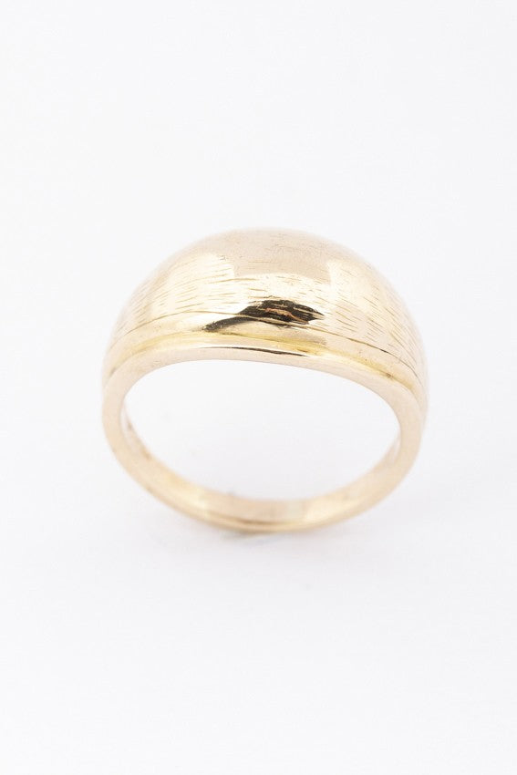 Gold band ring