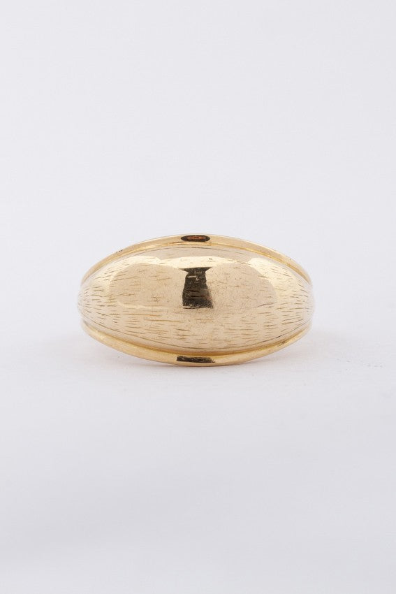 Gold band ring