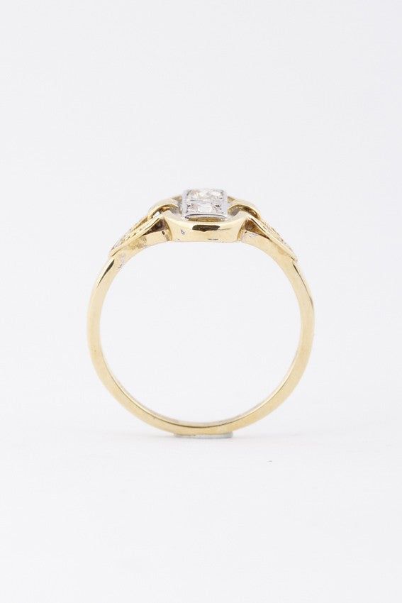 Gold Art Nouveau ring with brilliant cut diamonds