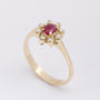 Gold entourage ring with ruby ​​and diamonds