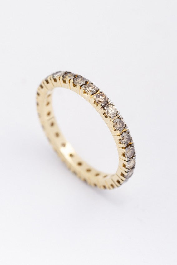 Gold alliance ring with diamonds