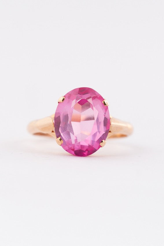Gouden ring met synth. roze saffier