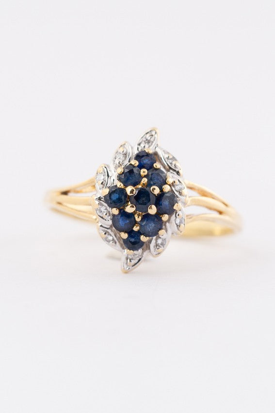 Gold marquise ring with sapphires and 10 brilliants