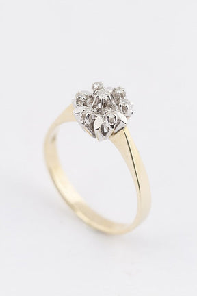 White/yellow gold entourage ring with a brilliant and diamonds