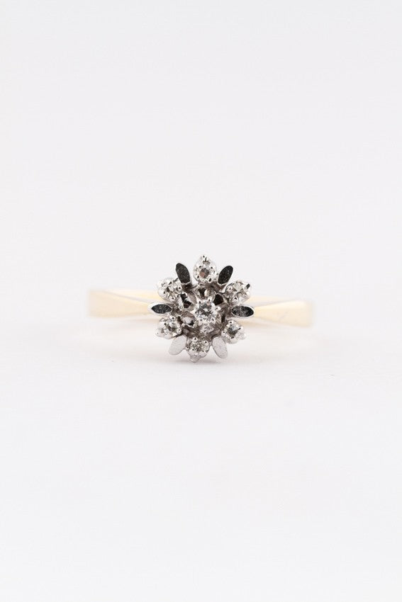 White/yellow gold entourage ring with a brilliant and diamonds