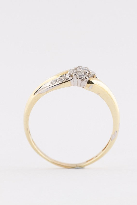 Gold ring with 10 brilliant-cut diamonds. Total 0.25 ct.