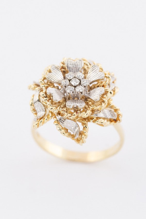 White/yellow gold entourage ring with diamonds