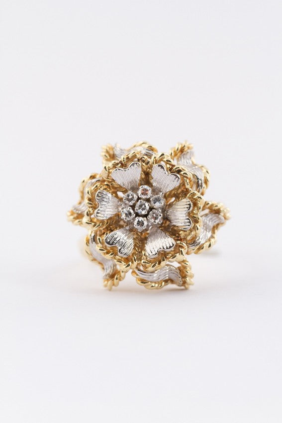 White/yellow gold entourage ring with diamonds