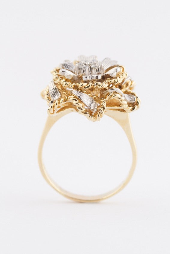 White/yellow gold entourage ring with diamonds
