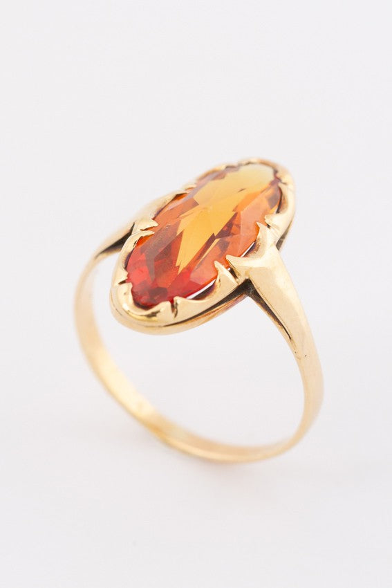 Gouden ring met een gele topaas