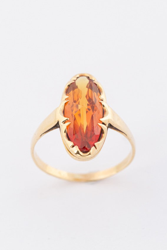 Gouden ring met een gele topaas