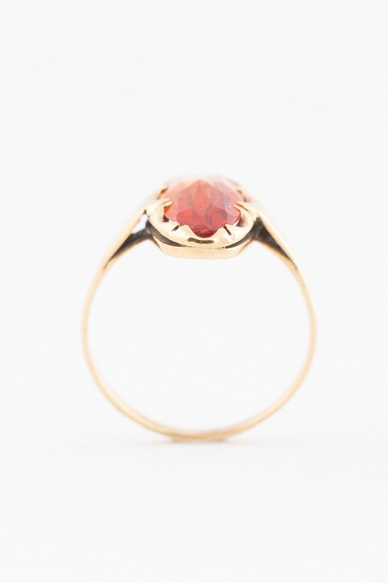 Gouden ring met een gele topaas