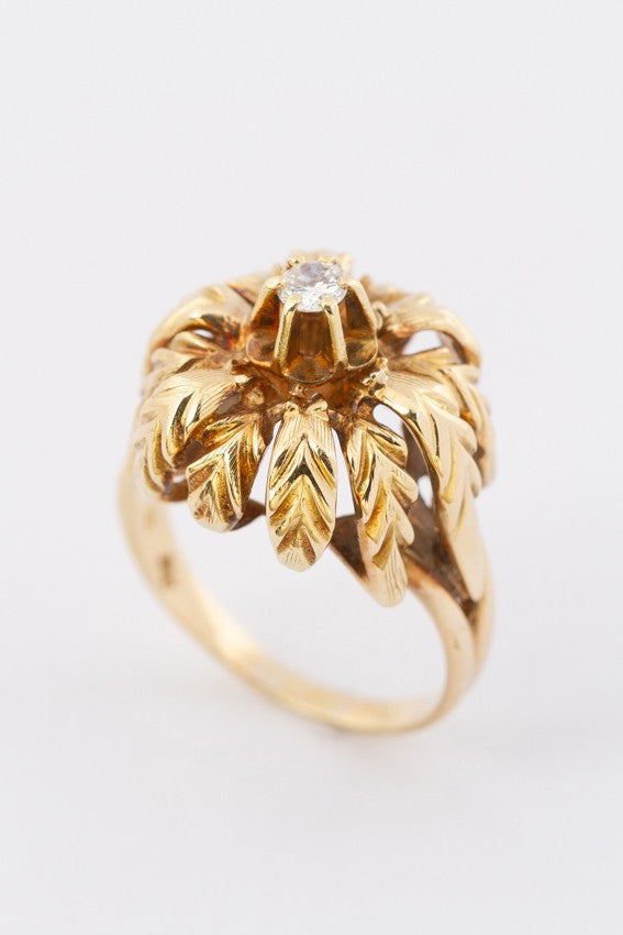 Gold flower ring with a brilliant