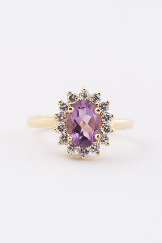 Gold entourage ring with amethyst and diamonds