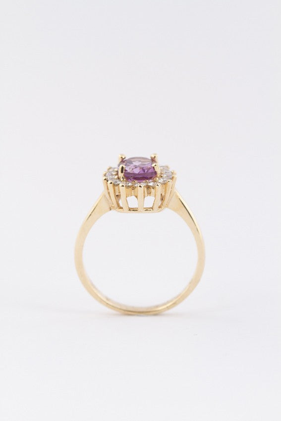 Gold entourage ring with amethyst and diamonds