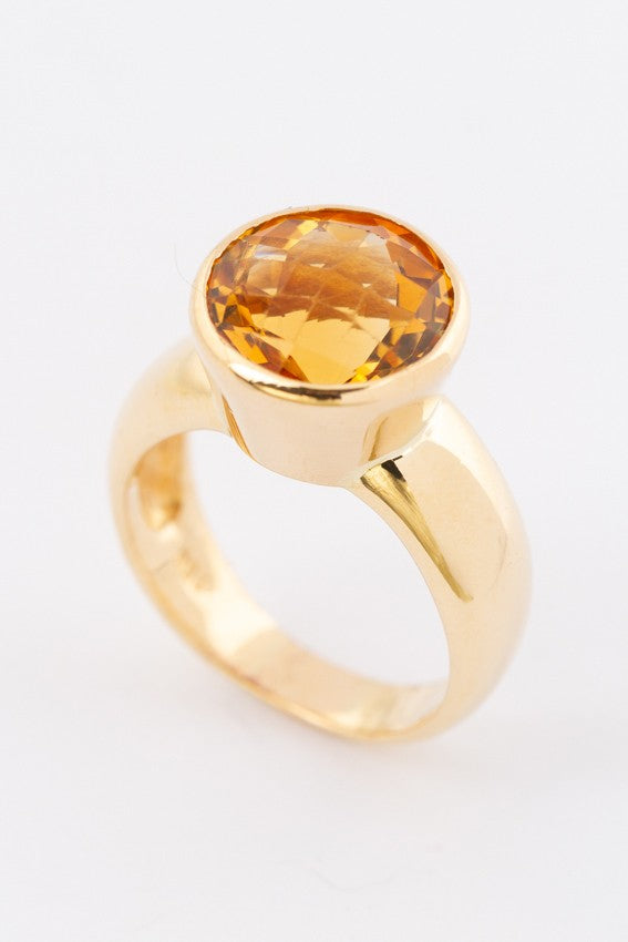 Gold ring with faceted citrine