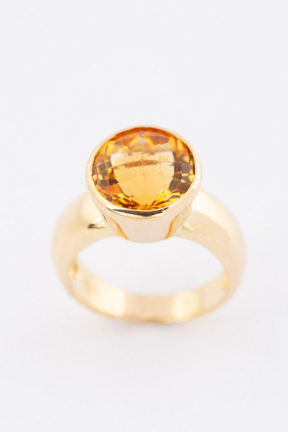 Gold ring with faceted citrine