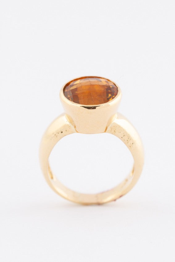 Gold ring with faceted citrine