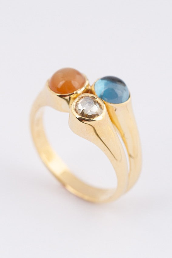 Gouden ring met 3 edelstenen w.o. een roos geslepen diamant, topaas en chalcedoon