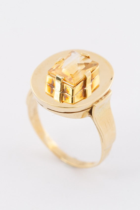Gold ring with citrine