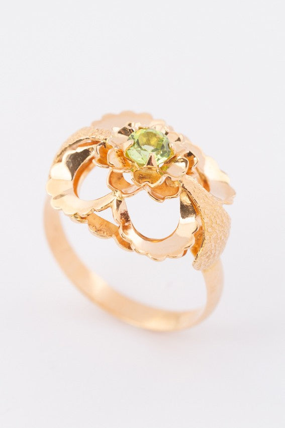 Gouden ring met een peridoot