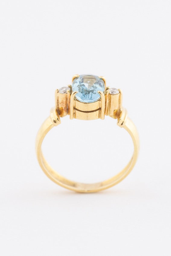 Gold ring with aquamarine and 2 brilliants