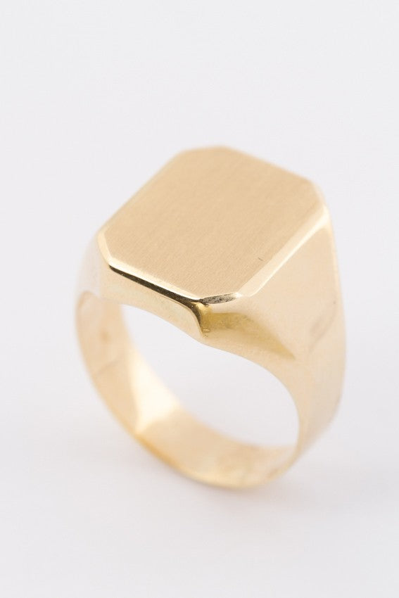 Gold men's plate ring