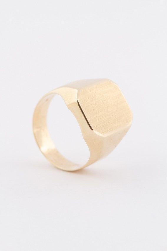 Gold men's plate ring