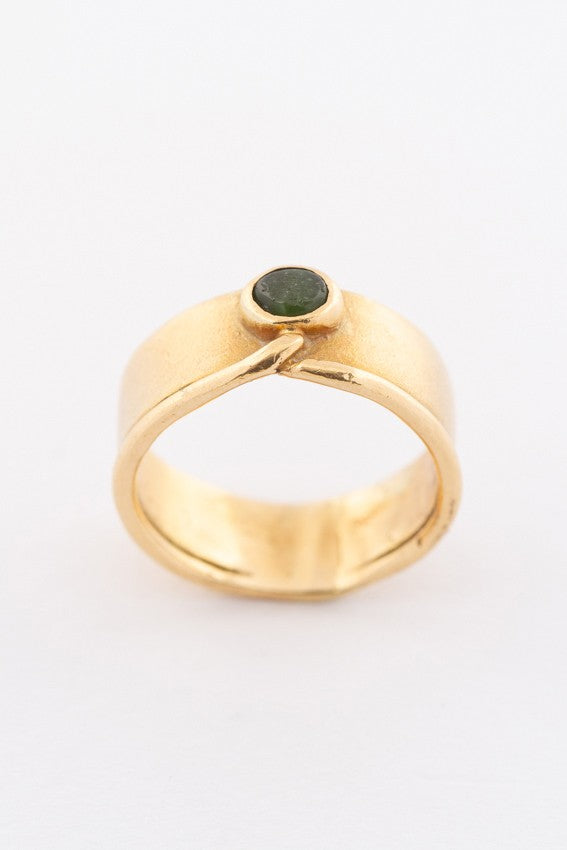Gold ring with jade