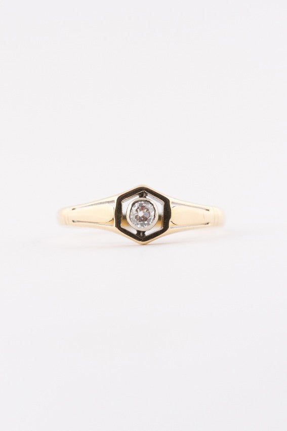 8 krt. ring met een oud geslepen briljant