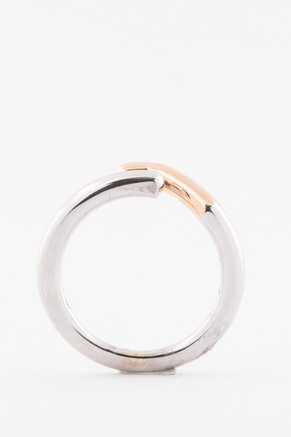 Solid white/rose gold ring with a 0.17 ct brilliant.