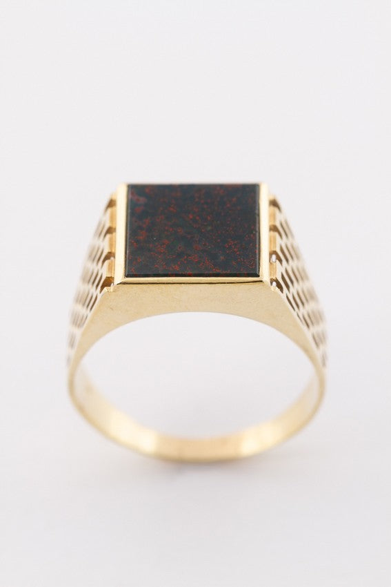 Gold men's ring with heliotrope