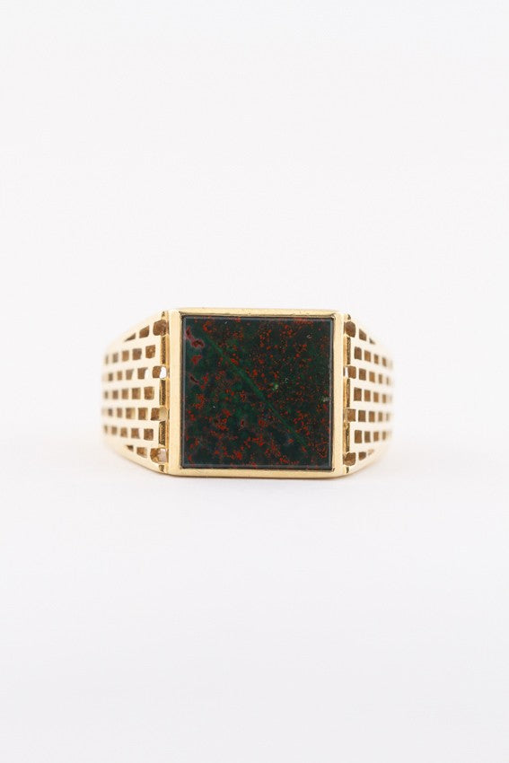 Gold men's ring with heliotrope