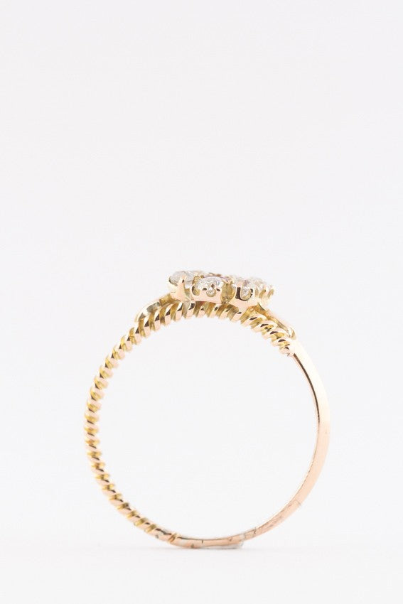 Oude entourage ring met robijn en 6 oud geslepen briljanten (bwg)