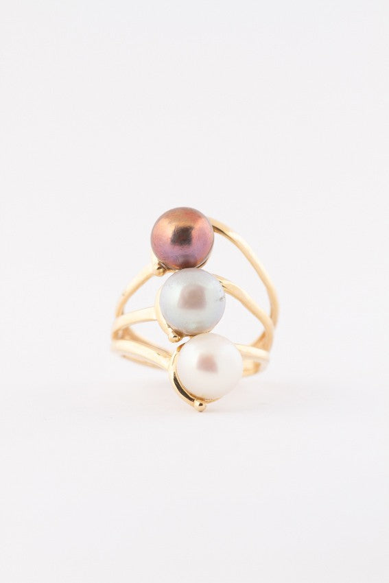 Gold ring with 3 freshwater pearls