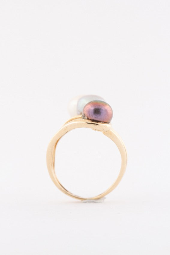 Gold ring with 3 freshwater pearls