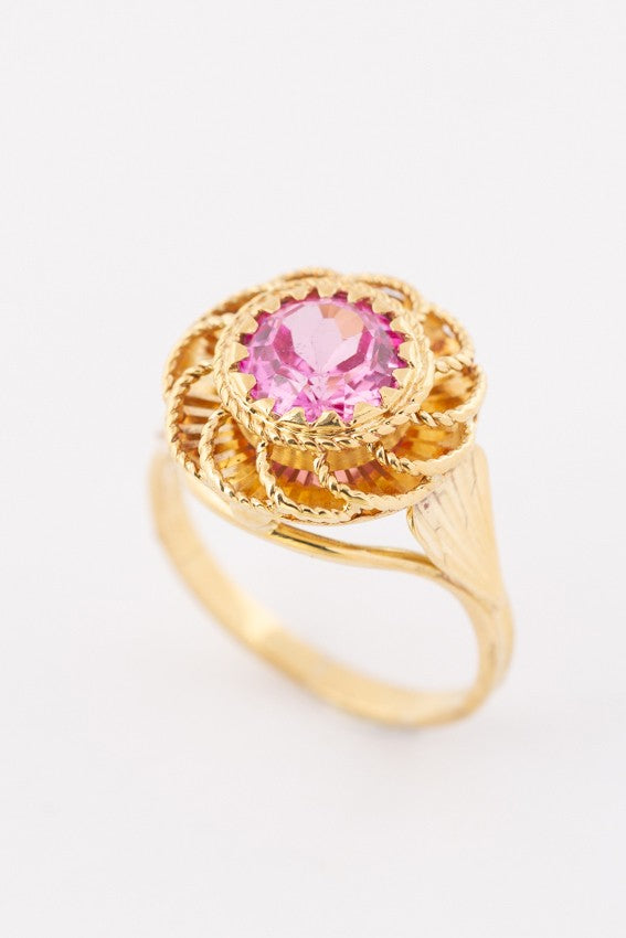 Gold ring with synthetic pink sapphire