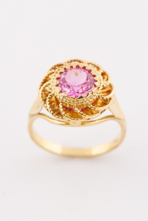 Gold ring with synthetic pink sapphire