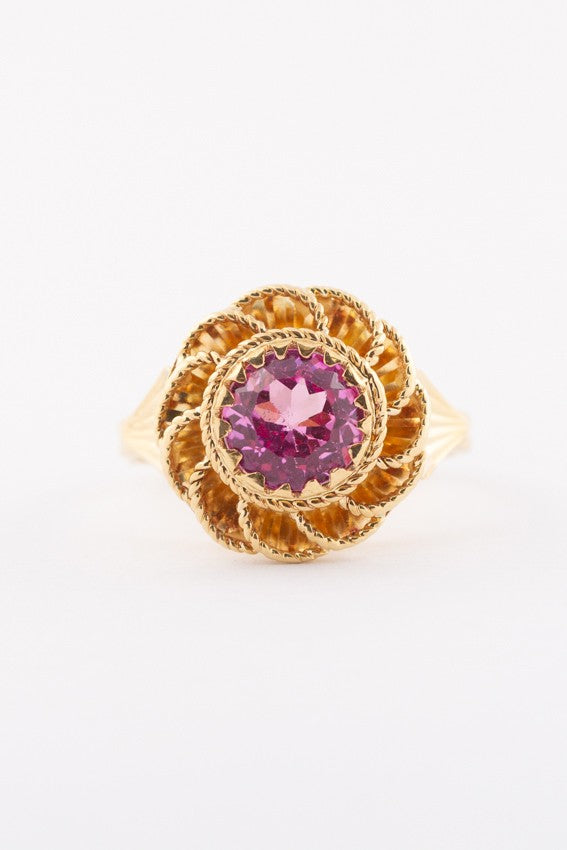 Gold ring with synthetic pink sapphire