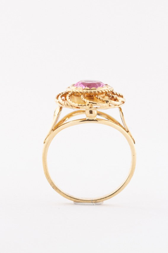 Gold ring with synthetic pink sapphire