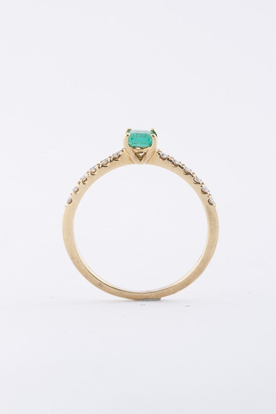 Gouden ring met smaragd en 12 briljanten